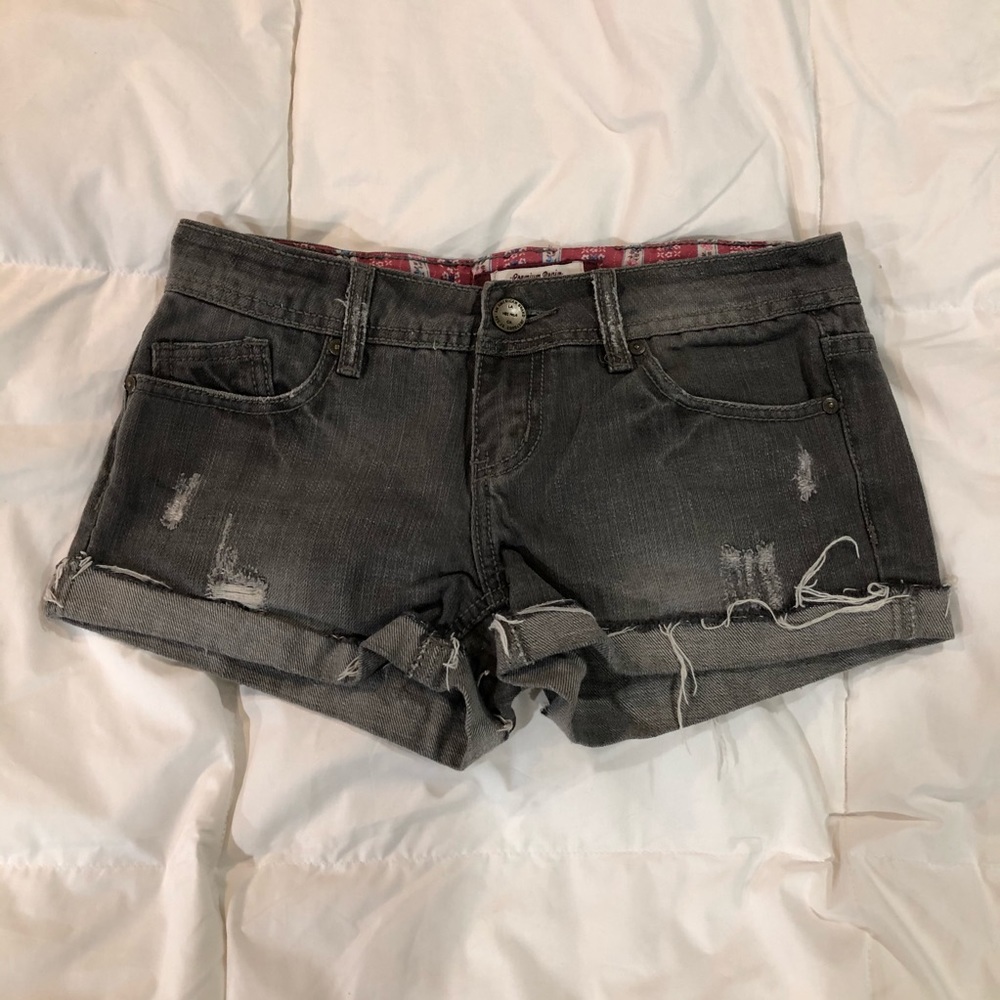 Forever 21 gray distressed shorts size 25